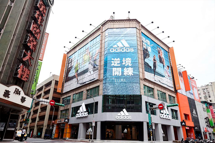 adidas西寧門市新開幕  4月28日強襲西門商圈  世足賽國家代表隊球衣燙印服務  限定登場