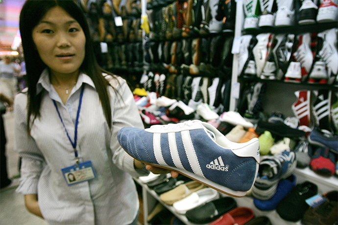 假貨猖獗，adidas CEO 表示：「在亞洲販賣的 adidas 商品有 10% 是假的」