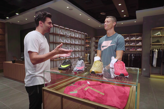 和 Nike 簽下終身合約的 Cristiano Ronaldo 去鞋店都買了哪些球鞋？