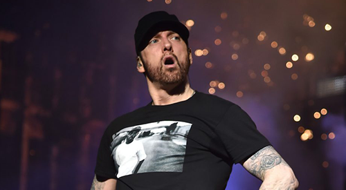 不只 Diss 歌手，Eminem 這次買下整版廣告「怒嗆」各大媒體！