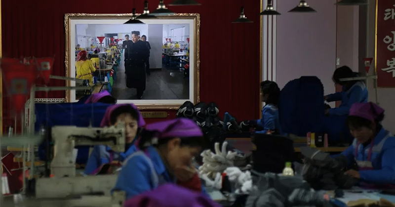 管制進口的北韓鞋店都賣甚麼鞋？原來他們的貨都是從「山寨工廠」來的？！
