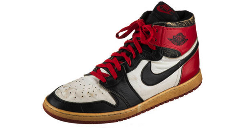 擁有傳奇！Michael Jordan 實戰過的「左腳」 Air Jordan 1 “Black Toe” 現已價值上萬美金！