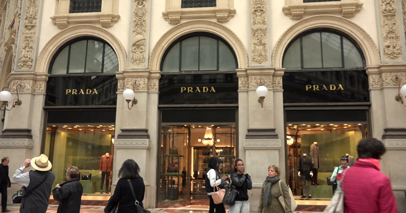 沒能在新浪潮中卡到位，Prada 或許只能在年輕市場黯然離去？！