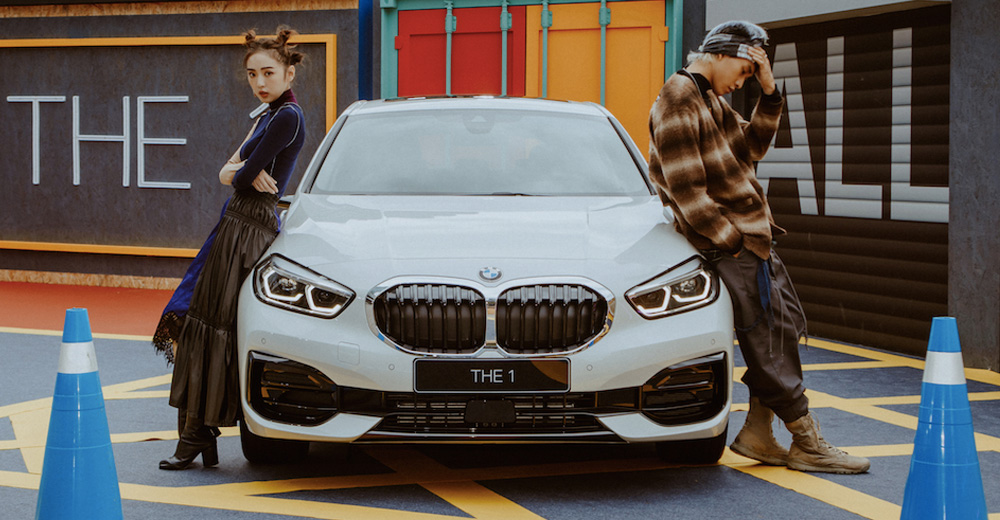 新世代夢幻車款！跟著潮模簡愷蒂、溫上磊坐進 「有種不同」的全新世代 BMW 1 系列！