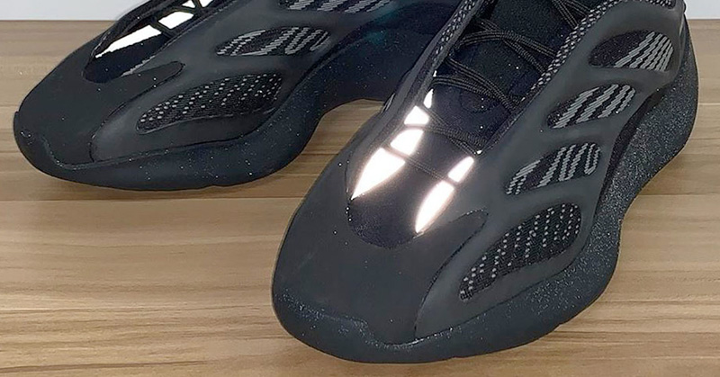 adidas YEEZY 700 V3「Black」全黑配色