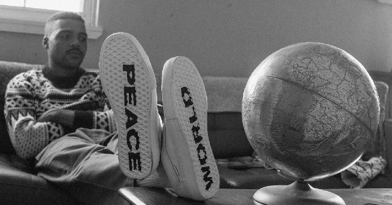 穿上 Vans 滑板選手「WORLD PEACE」鞋款會變強是肯定的吧！