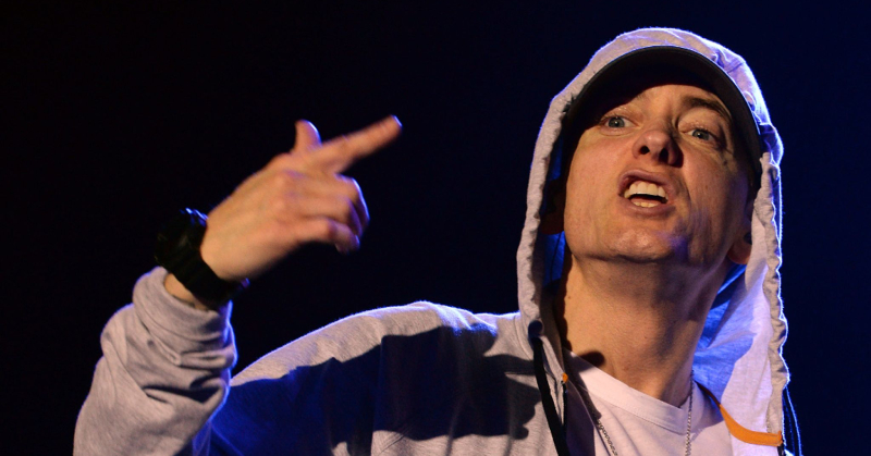 又一驚世駭俗的神作誕生！不只是向 Rihanna 道歉、嘴爆 6ix9ine，Eminem 突發專輯《Music To Be Murdered By – Side B》把全世界都嗆了一輪