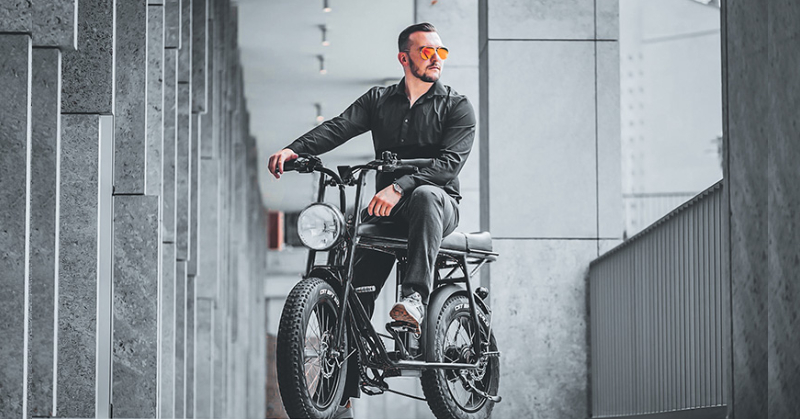 痞帥穿梭在城市霓虹中！環保又輕便的代步首選，德國 Urban Drivestyle 電動自行車「UNIMoke」質感降世！