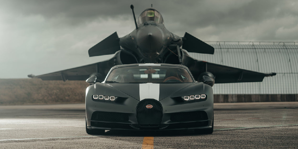 地表最速量產車請求出戰！Bugatti Chiron Sport 直線單挑戰鬥機，會是誰要叫誰大哥？！