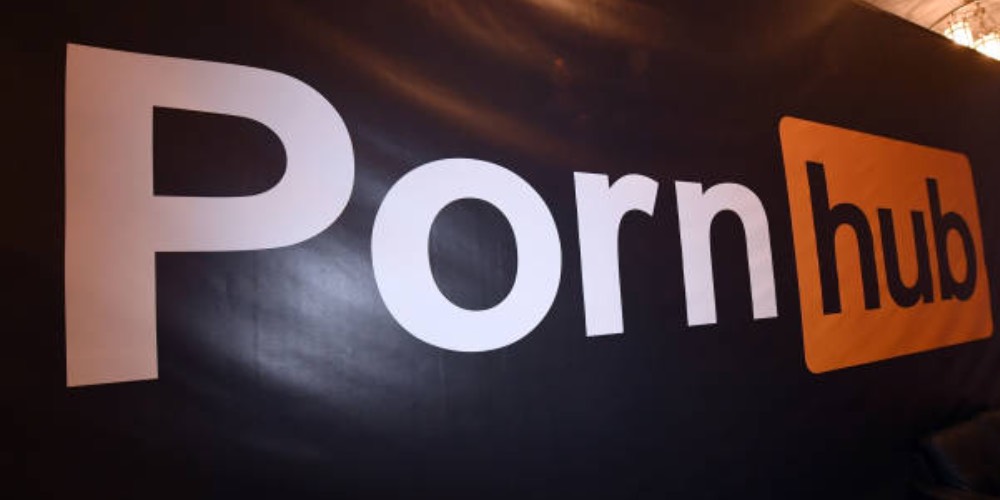還要再出包幾次？Pornhub 被控告以非法外流影片獲利，其中居然包括強姦及人口販賣！