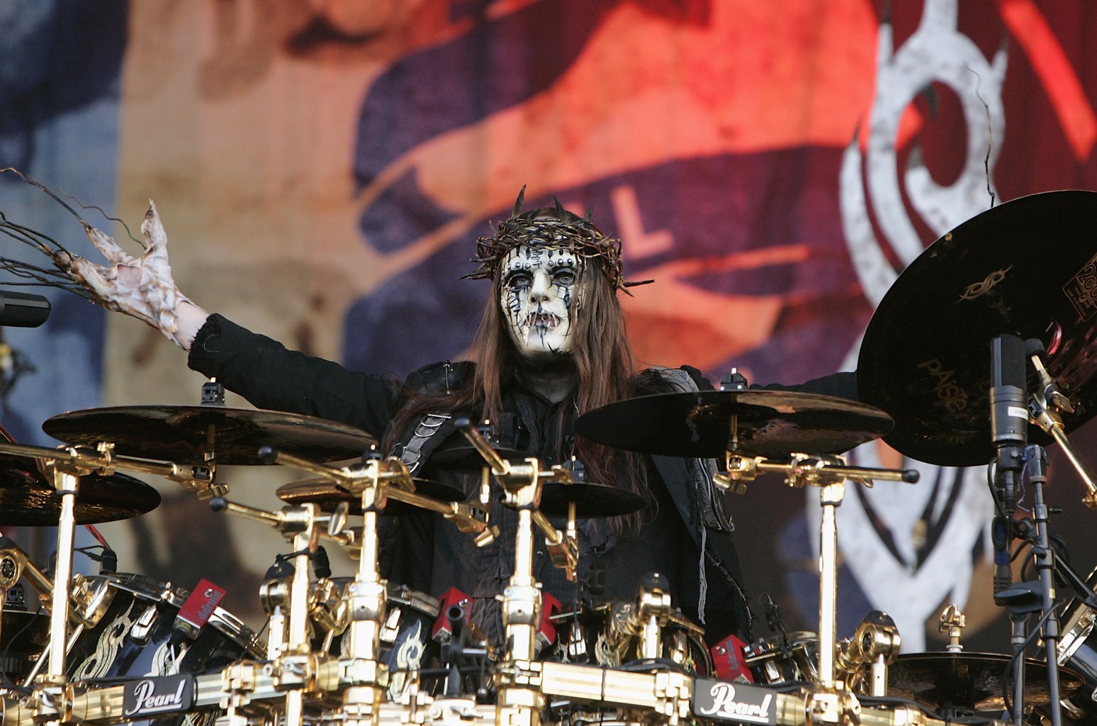 金屬頭們全體默哀致敬！Slipknot 前鼓手兼創團元老 Joey Jordison 離世，願你到天堂成為最會打鼓的天使！