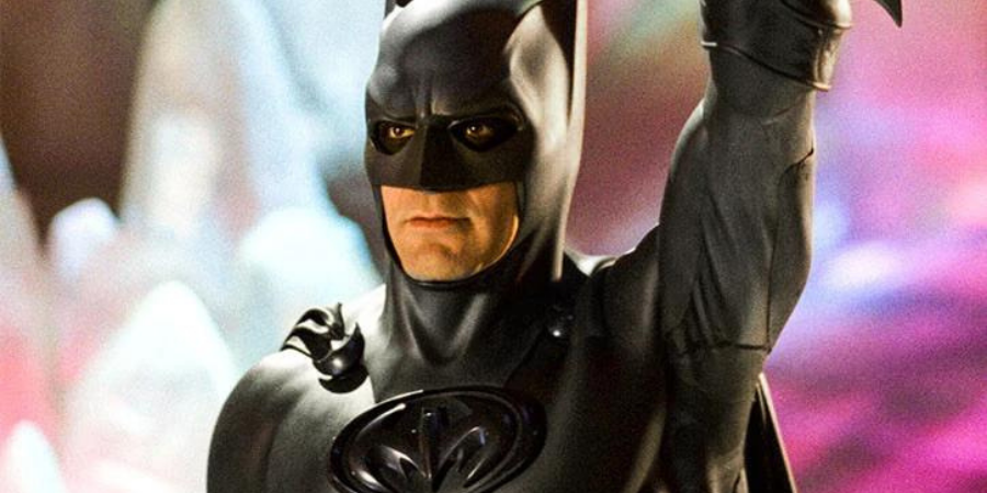歷史上臭名昭著的蝙蝠俠                乳頭戰服即將展開拍賣！